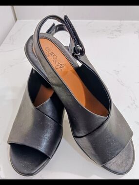 EuroSoft Women's Black Slingback Peep-Toe Sandals